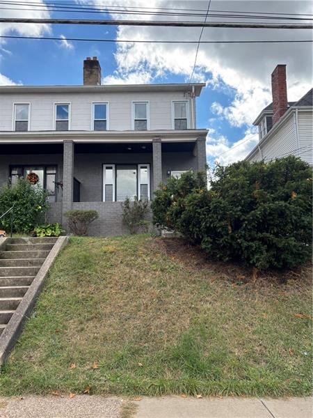 1216 Vance Ave in Coraopolis, PA - Building Photo