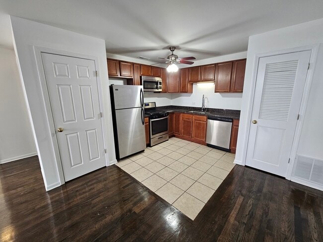 4034 N Milwaukee Ave in Chicago, IL - Building Photo - Building Photo