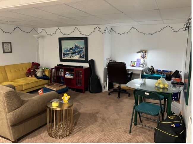 35 Pilgrim Dr, Unit 1