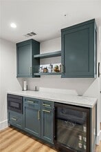 611 Jasmine Ave in Newport Beach, CA - Building Photo - Building Photo