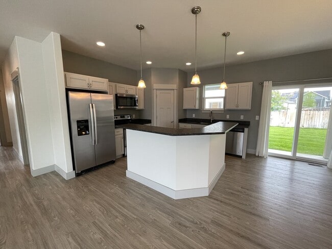 34 Snowy Owl Trl in Bozeman, MT - Building Photo - Building Photo