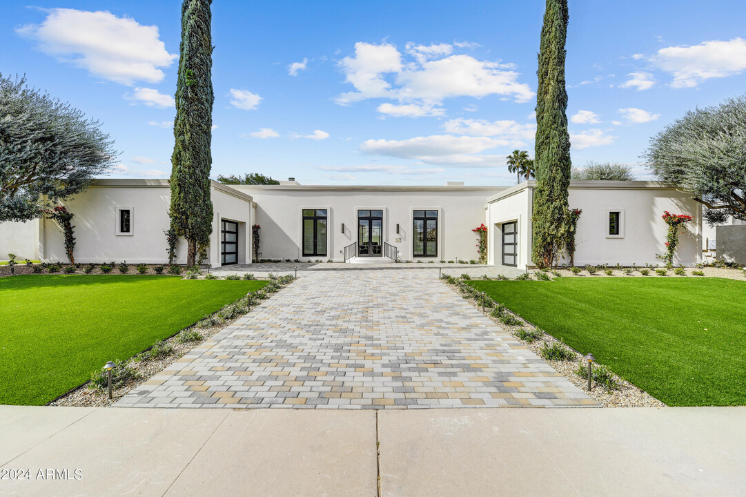 8217 E Del Cadena Dr in Scottsdale, AZ - Building Photo