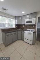 171 Pine Ave in Runnemede, NJ - Building Photo