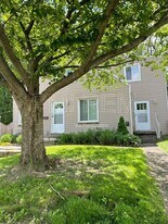 2876 Hudson Dr in Cuyahoga Falls, OH - Building Photo