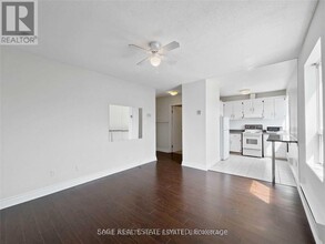 946 Bloor St W in Toronto, ON - Building Photo - Building Photo
