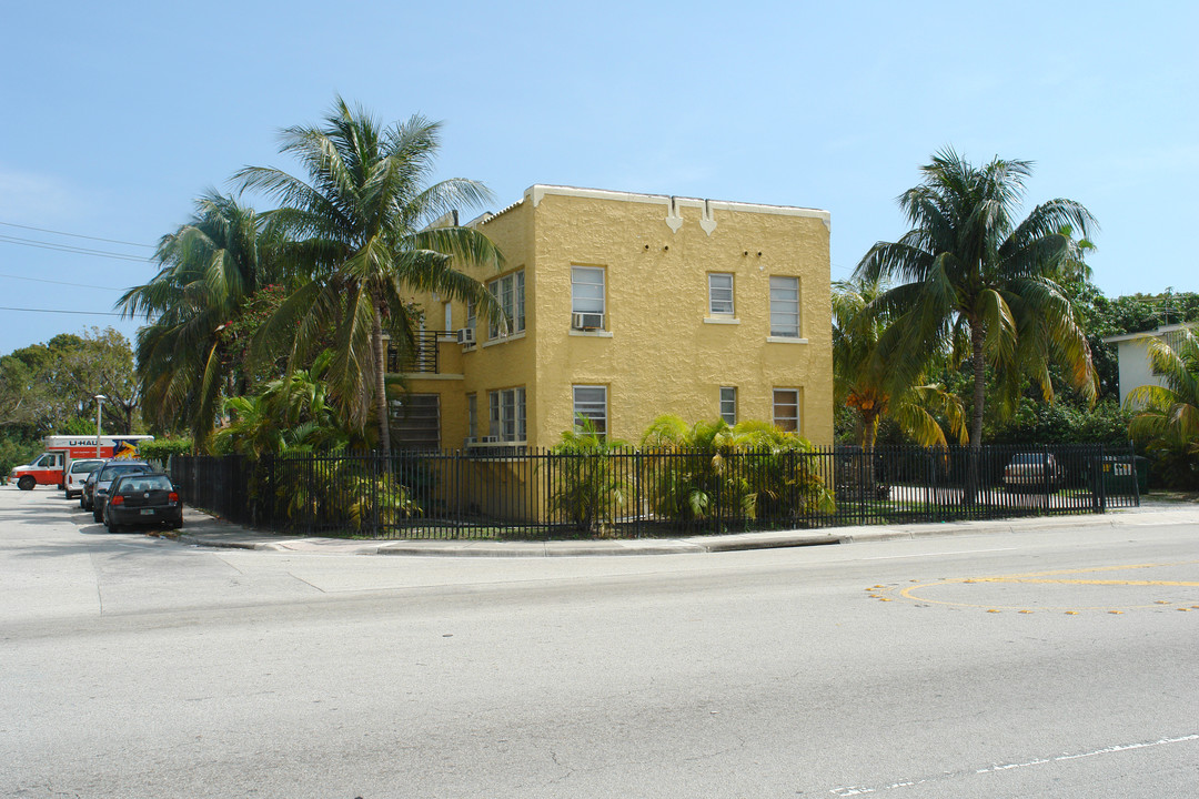 6 NE 43rd St in Miami, FL - Building Photo