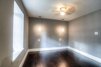 3401 Timmons Ln in Houston, TX - Building Photo - Building Photo