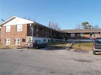 Fountain in Bolivar, MO - Building Photo