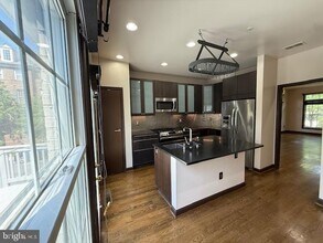8861 Ashgrove House Ln in Vienna, VA - Building Photo - Building Photo