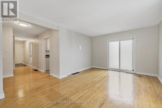 246 East St in East Gwillimbury, ON - Building Photo - Building Photo