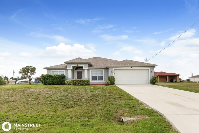 2220 NW Juanita Pl in Cape Coral, FL - Building Photo