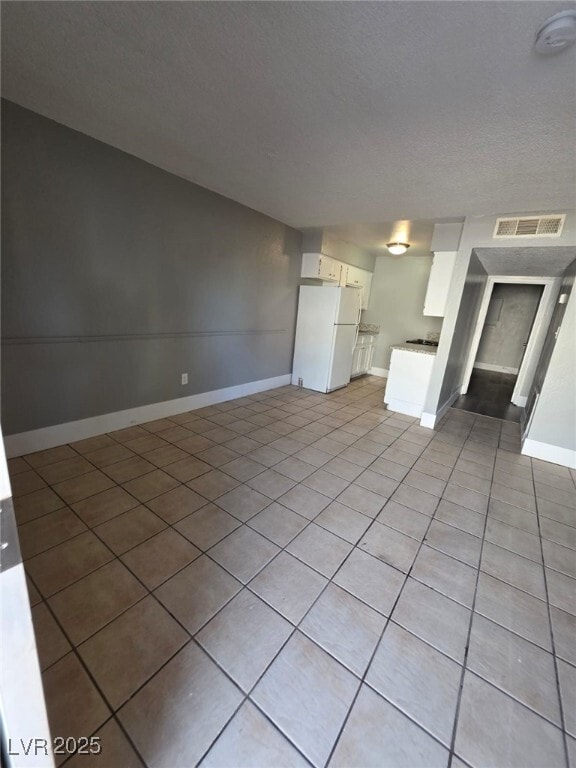 1075 E Desert Inn Rd in Las Vegas, NV - Building Photo - Building Photo
