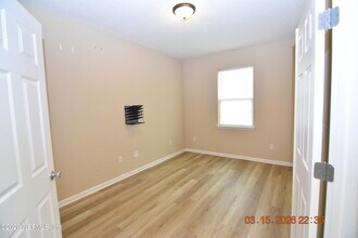 16019 Hutton Ln in Jacksonville, FL - Building Photo - Building Photo