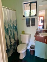 4921 Plum Ave in Mount Shasta, CA - Foto de edificio - Building Photo