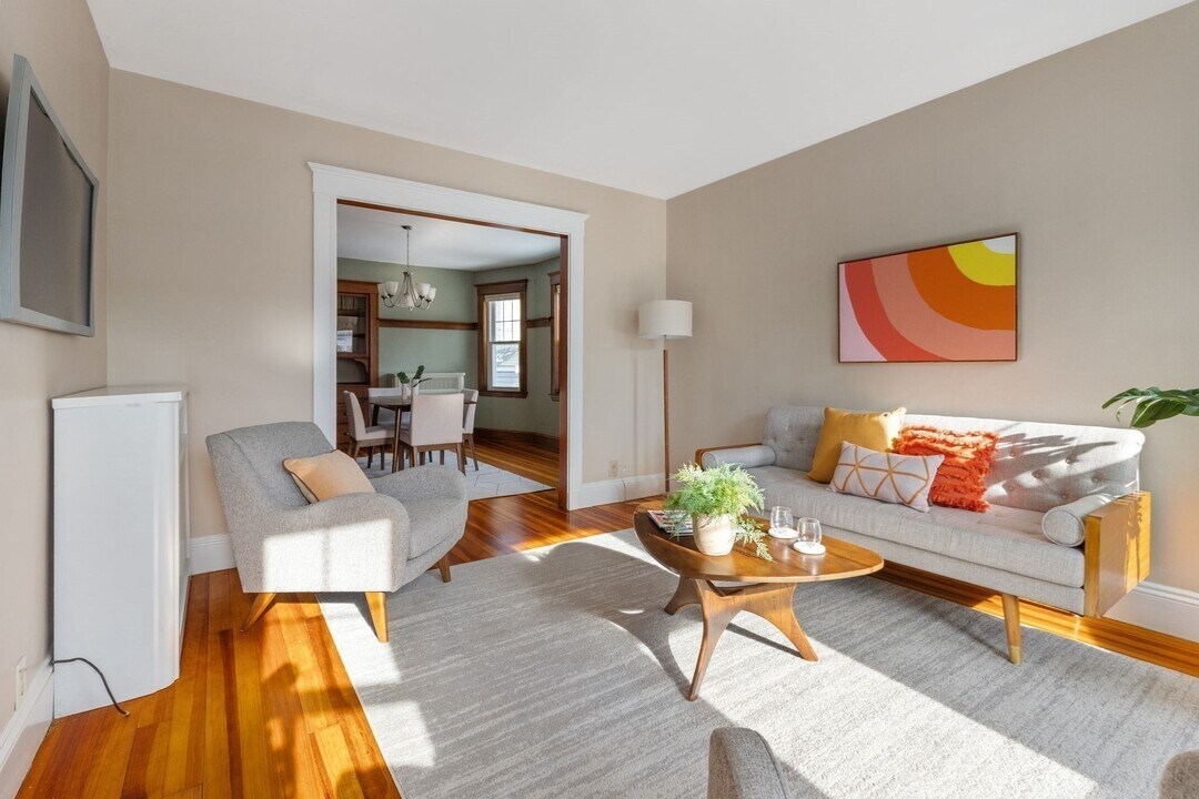 324 Beech St, Unit 1 in Boston, MA - Foto de edificio
