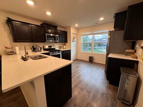 1005 Charlton Ln in Naperville, IL - Building Photo - Building Photo