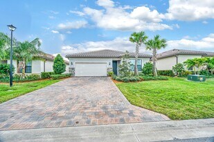 680 SE Villandry Way in Port St. Lucie, FL - Building Photo