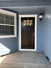 2216 SE Lewellyn Ave in Troutdale, OR - Building Photo - Building Photo
