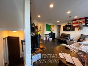 24 Sunset St, Unit 1 in Boston, MA - Foto de edificio - Building Photo