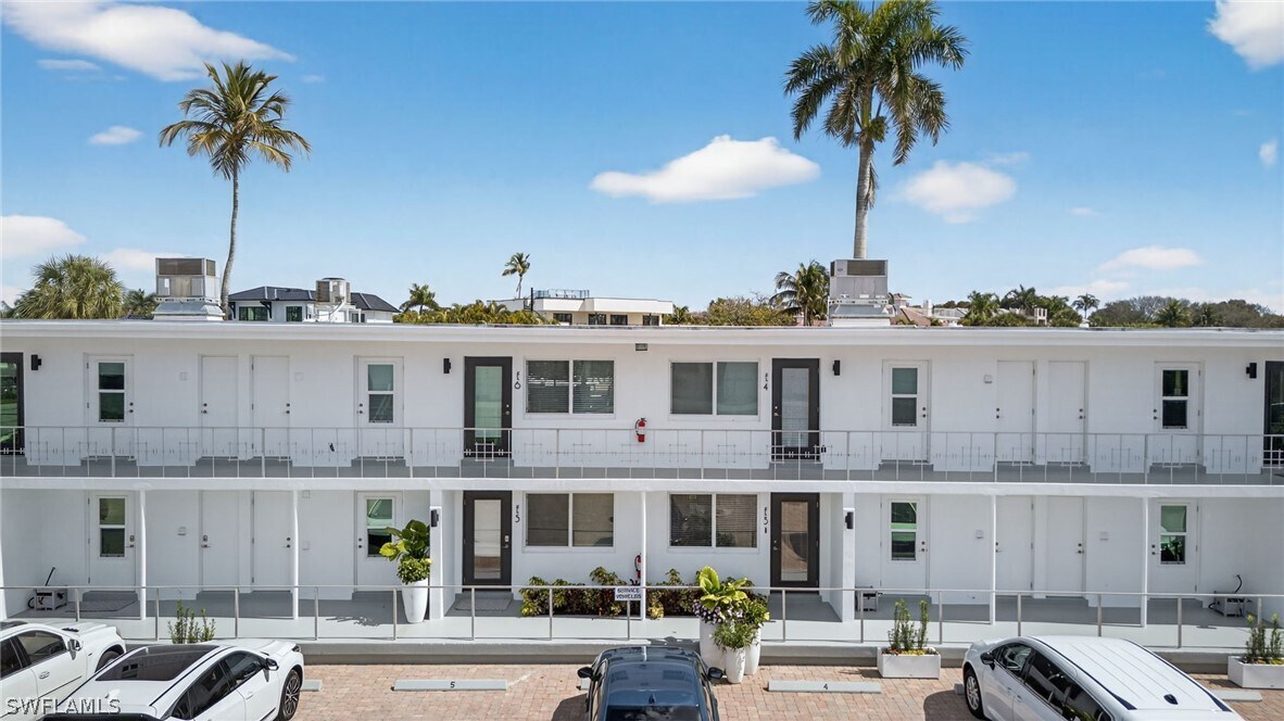 1550 Gulf Shore Blvd N in Naples, FL - Building Photo