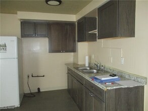 12550 Claridon Troy Rd in Chardon, OH - Building Photo - Building Photo