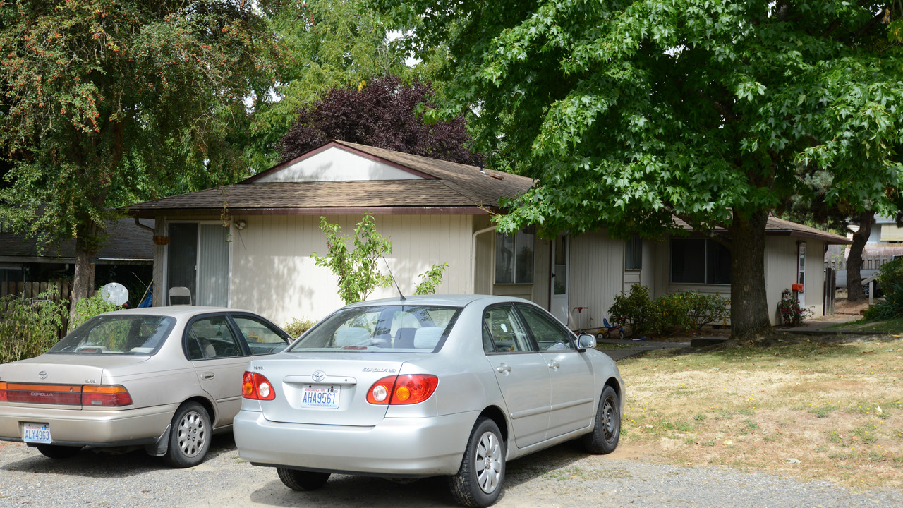 1104 NW 36th St in Vancouver, WA - Building Photo