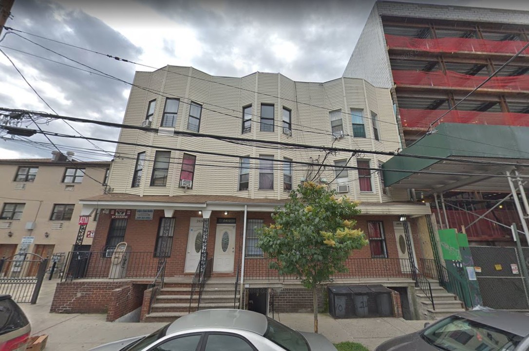 2410-2414 Hoffman St in Bronx, NY - Foto de edificio