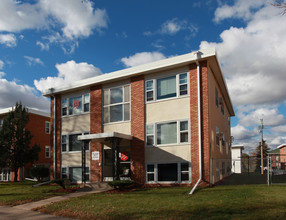 5746 Sander Dr in Minneapolis, MN - Foto de edificio - Building Photo