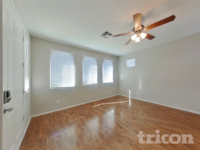 3812 S 54th Glen in Phoenix, AZ - Foto de edificio - Building Photo