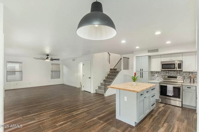 3829 E Irma Ln in Phoenix, AZ - Building Photo - Building Photo