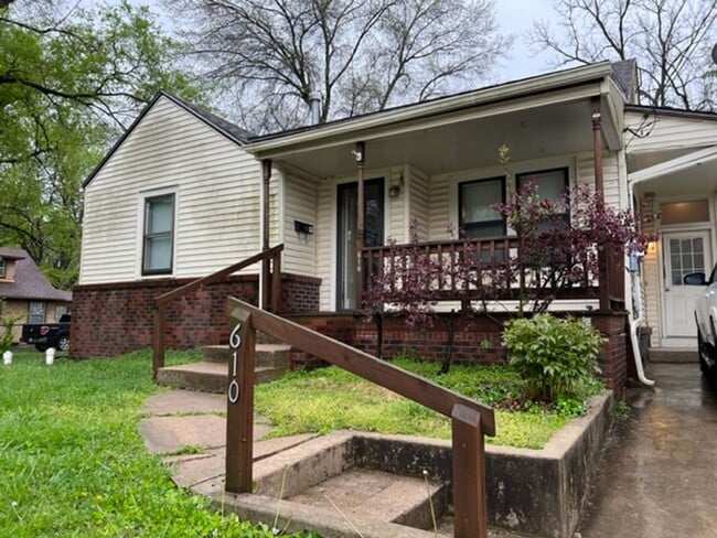 610 Grover St in Warrensburg, MO - Foto de edificio - Building Photo