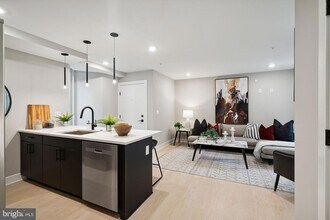 6604 Ridge Ave, Unit UNIT 211 in Philadelphia, PA - Building Photo - Building Photo