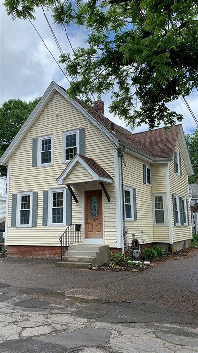 5 Whalen Ln in Natick, MA - Building Photo