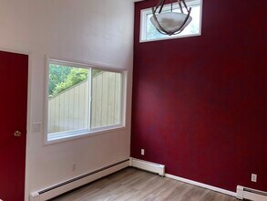 239 W Cook Ave in Anchorage, AK - Foto de edificio - Building Photo