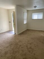 1761 Market St NE in Salem, OR - Building Photo