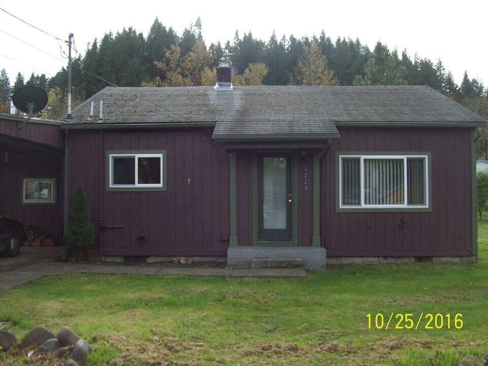 1715 Dogwood St in Sweet Home, OR - Building Photo
