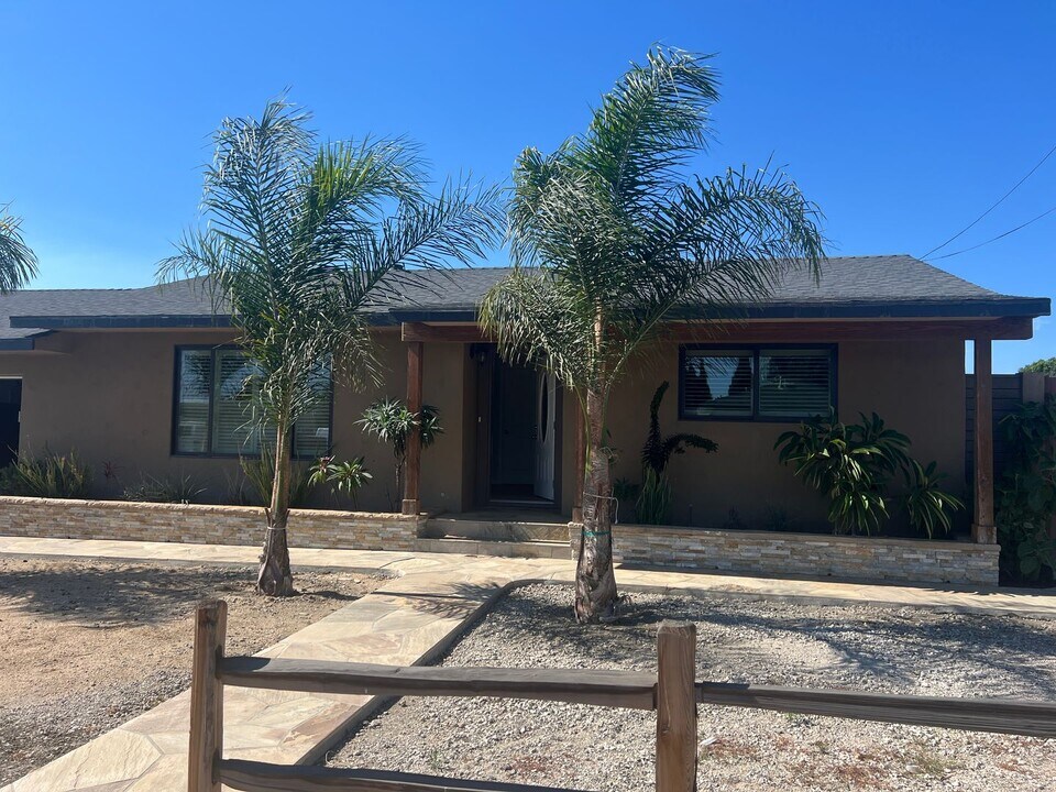 6585 Beene Rd in Ventura, CA - Building Photo