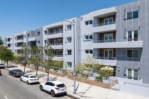 4240 Laurel Canyon Blvd in Studio City, CA - Building Photo