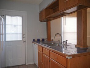 4949 Hamilton Wolfe in San Antonio, TX - Building Photo - Building Photo