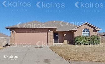 4210 Syracuse St in Moore, OK - Building Photo