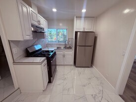 323 S Francisca Ave in Redondo Beach, CA - Building Photo