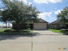 102 Gemini Ct in Victoria, TX - Building Photo