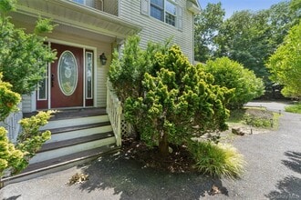 63 Roseland Ln in East Patchogue, NY - Building Photo - Building Photo
