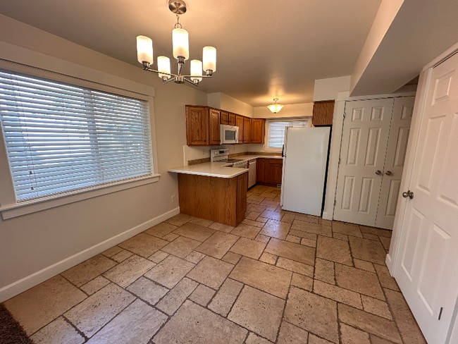 3308 East Fort Union Blvd in Cottonwood Heights, UT - Building Photo - Building Photo