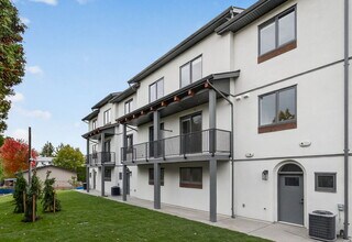 Carlow Townhomes in West Kelowna, BC - Building Photo - Building Photo