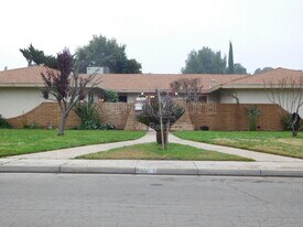 2877 El Camino Real in Merced, CA - Building Photo