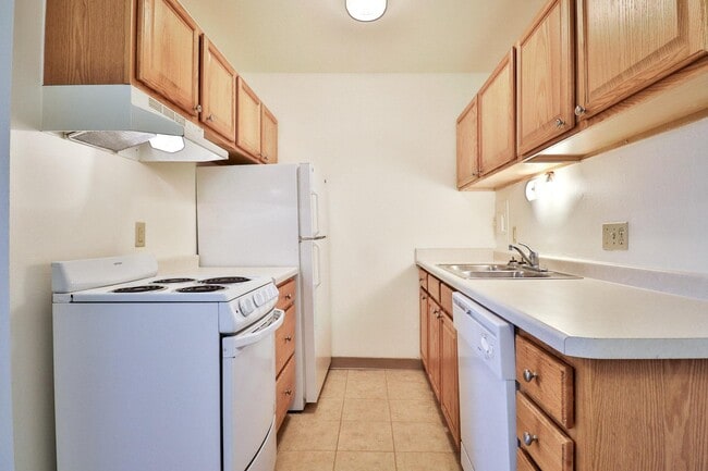 Varsity Square Apartments in Dekalb, IL - Foto de edificio - Building Photo