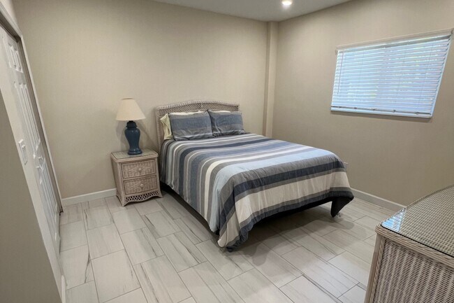 191 Anchorage St, Unit B in Fort Myers Beach, FL - Foto de edificio - Building Photo