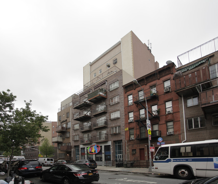 232 Lee Ave in Brooklyn, NY - Building Photo