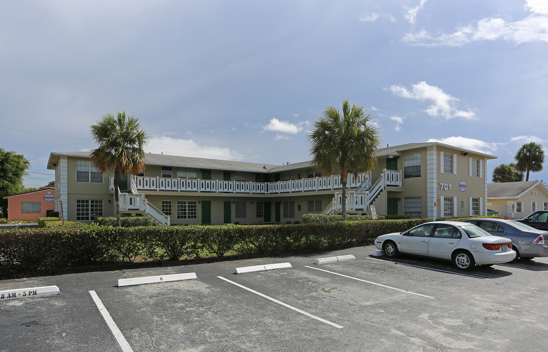 701 NE 13th Ct in Fort Lauderdale, FL - Building Photo